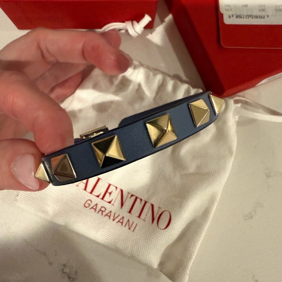 Valentino Garavani Rockstud Bracelet Niagara blue